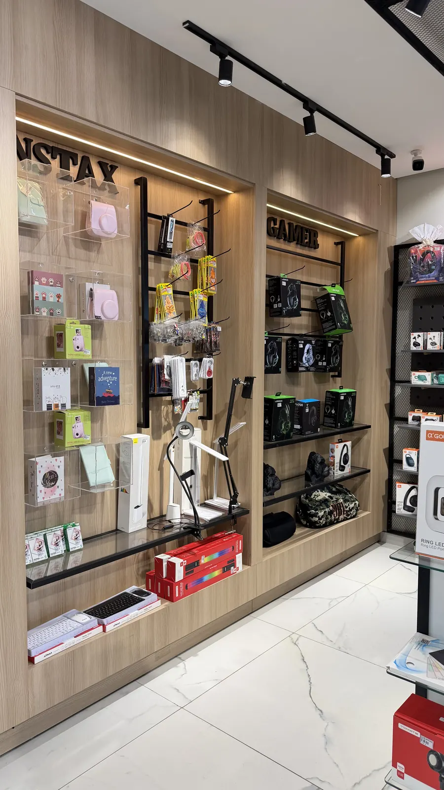 Câmeras instantâneas, ring lights e acessórios de criação de conteúdo na IC Store